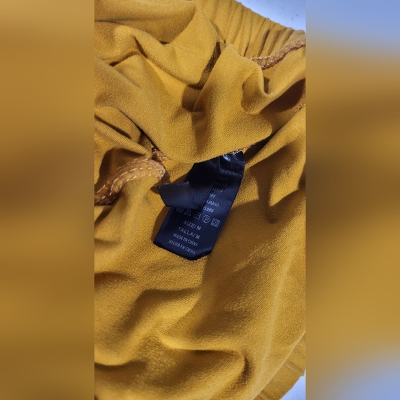 Short Sets Lot of 3 (pink, rose, yellow/gold) size medium - Picture 4 of 6